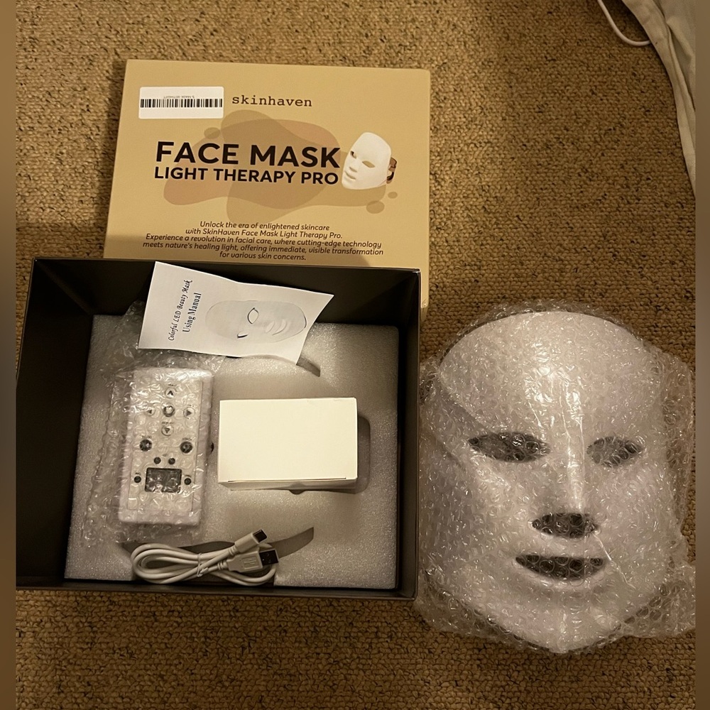 NIB Skinhaven light therapy mask